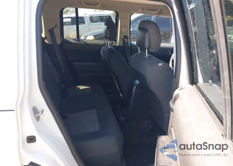 2015 Jeep Patriot Latitude z USA, uszkodzony, nr VIN 1C4NJRFB5FD239867